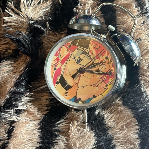 Y2K Anime Alarm Clock - Picture 6 of 7